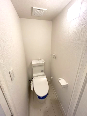 トイレ　嬉しい温水洗浄便座付