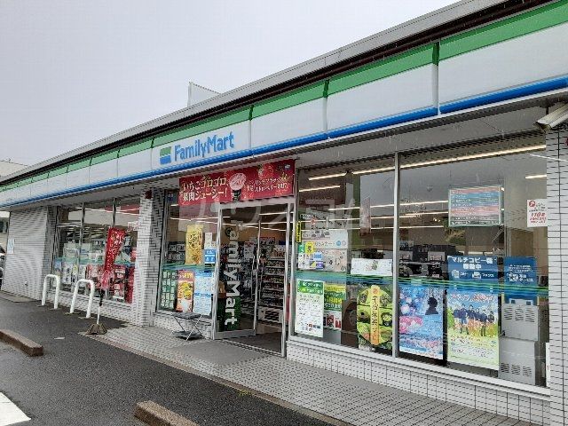 コンビニ　ファミリーマート 平田小学校前店（コンビニ）まで787m