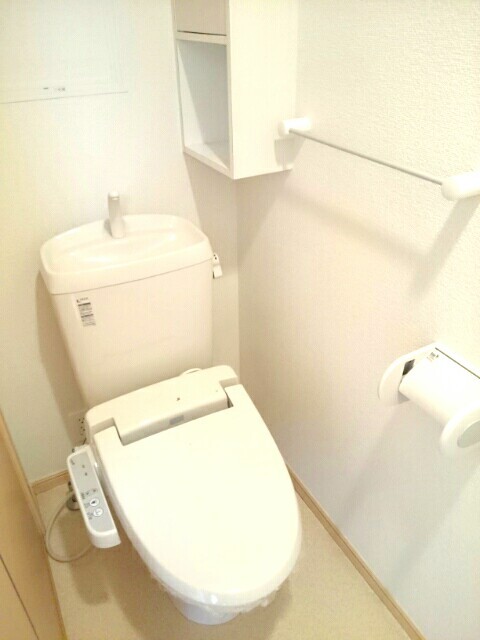 トイレ　温水洗浄暖房便座付き