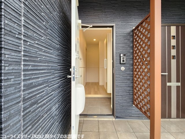 玄関　同仕様です。