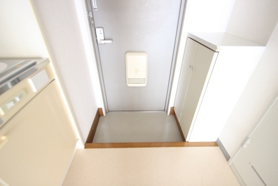 玄関　※別号室の写真です