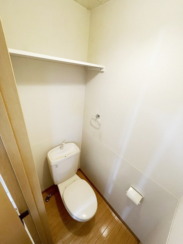 トイレ　※同間取り参考写真です。