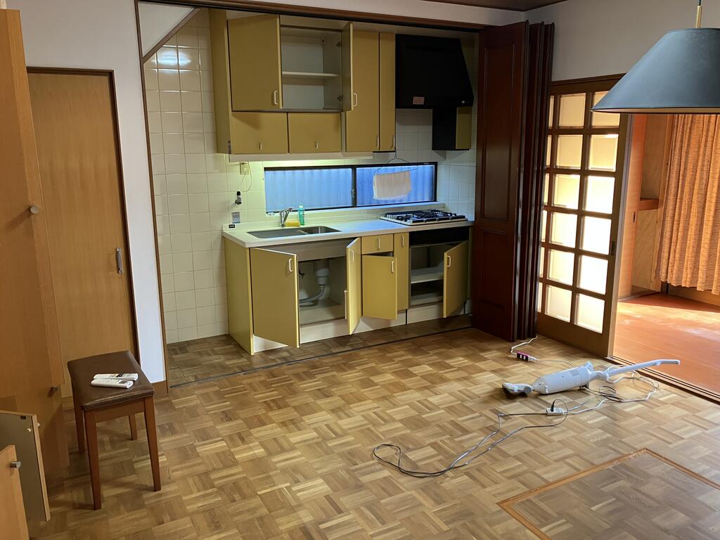 山田出口町貸家東側の居間写真