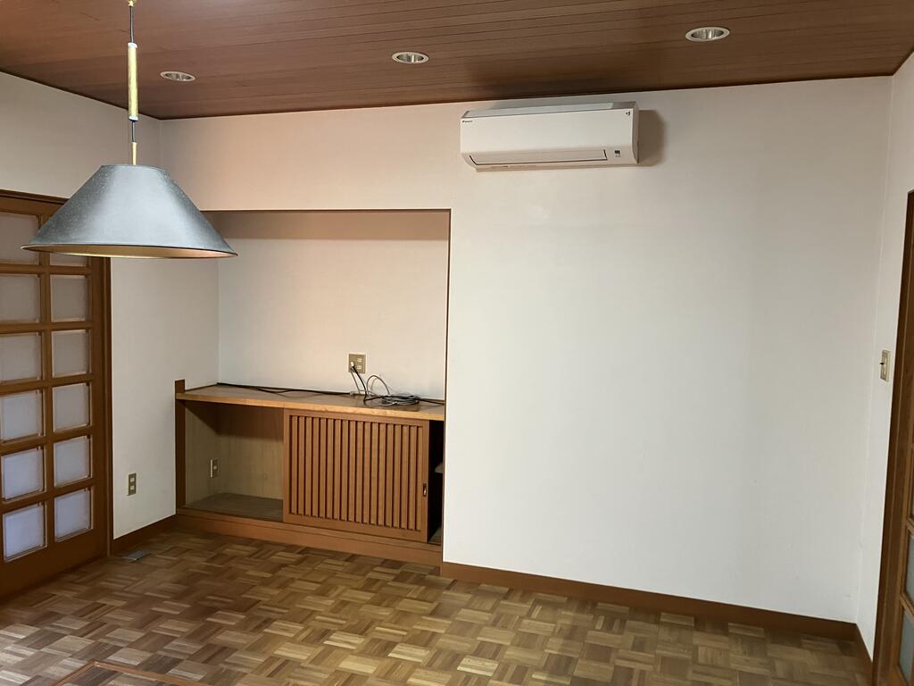 山田出口町貸家東側の居間写真