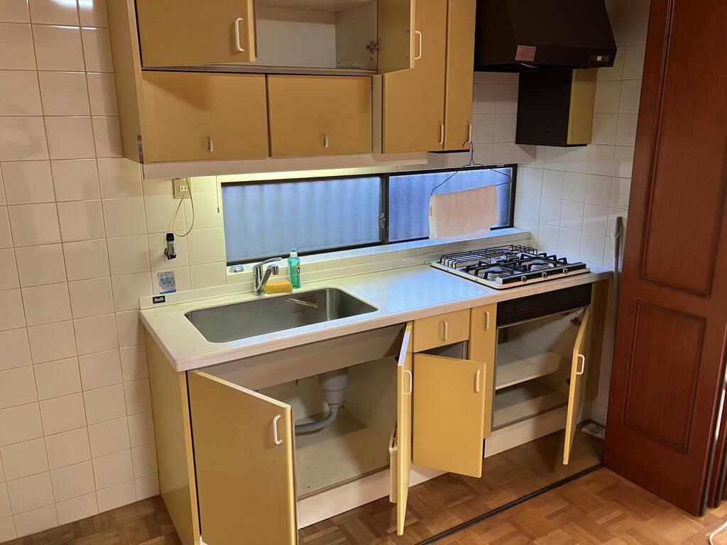 山田出口町貸家東側のキッチン写真