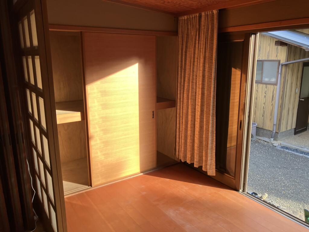 山田出口町貸家東側の内装写真