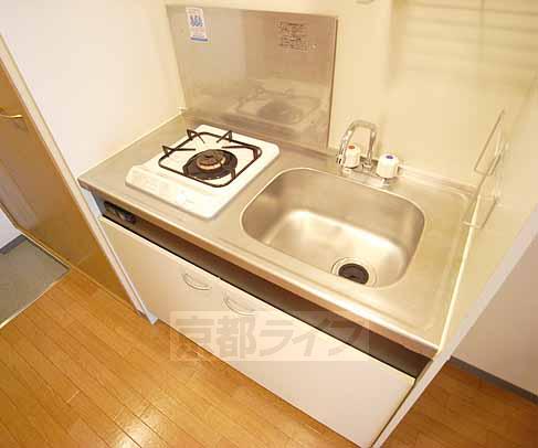 キッチン　単身の方には充分なキッチン