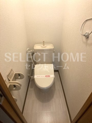 トイレ　同型タイプ清潔感のあるトイレです