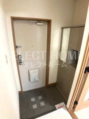 玄関　同型タイプシンプルで使いやすい玄関です