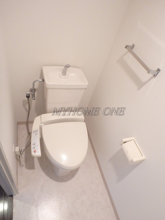 トイレ　温水洗浄便座