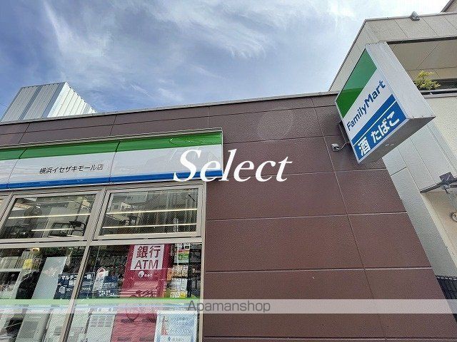 コンビニ　ファミリーマート（コンビニ）まで42m