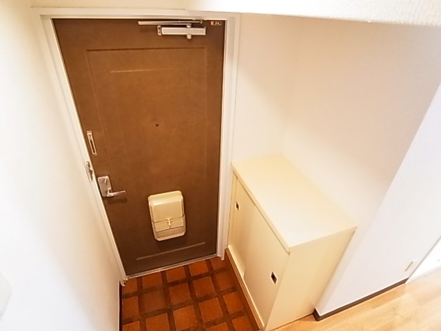 玄関　同一物件別部屋写真