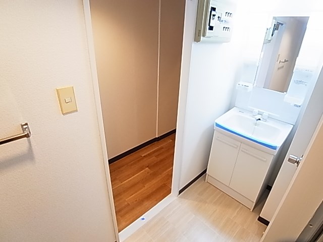 洗面設備　同一物件別部屋写真