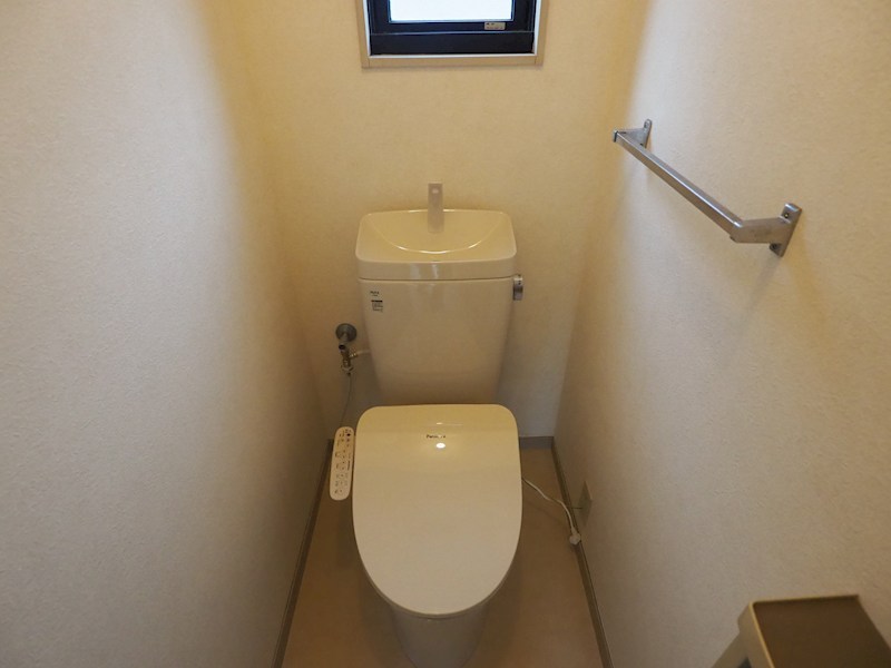 トイレ　同仕様写真(反転タイプ)