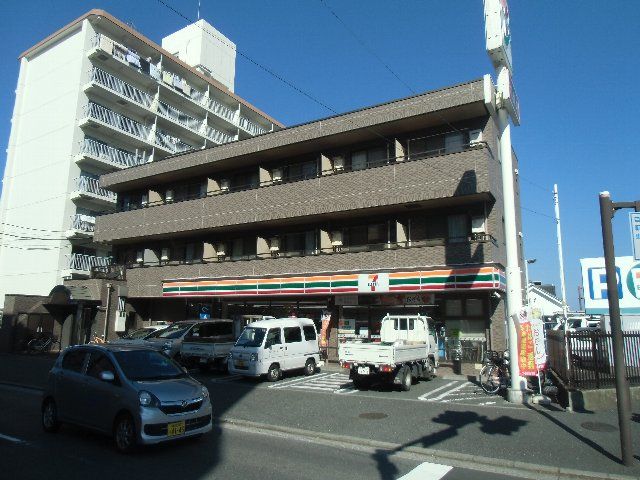 コンビニ　セブンイレブン横須賀日の出町３丁目店（コンビニ）まで19m
