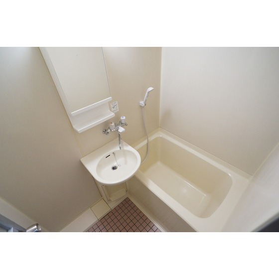 バス・シャワールーム　快適なバストイレ別