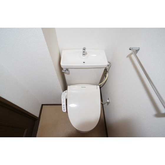 トイレ　ウォシュレット完備