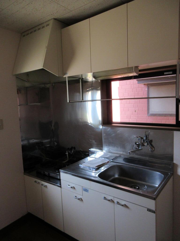 キッチン　（参考）他室の写真を使用しています。現況優先となります。