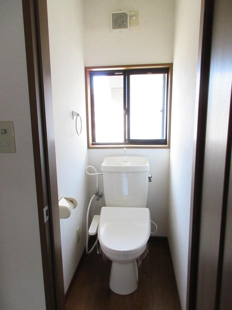 トイレ　（参考）他室の写真を使用しています。現況優先となります。