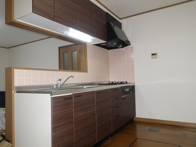 キッチン　キッチン（ガスコンロ3口、都市ガス）