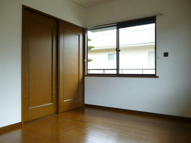 その他　ベッドも置いていただける広さの洋室です。