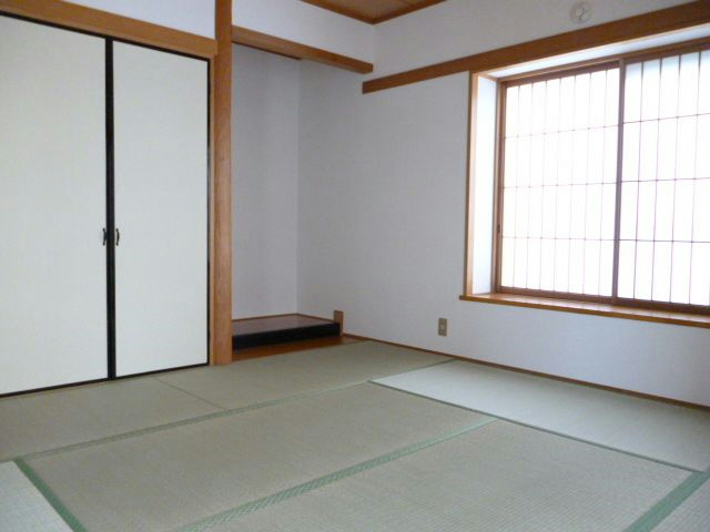 その他部屋・スペース　床の間・押入れ付きの和室です。