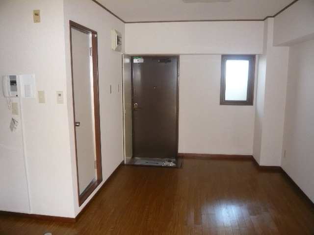 居室・リビング　同一タイプ物件の写真です。