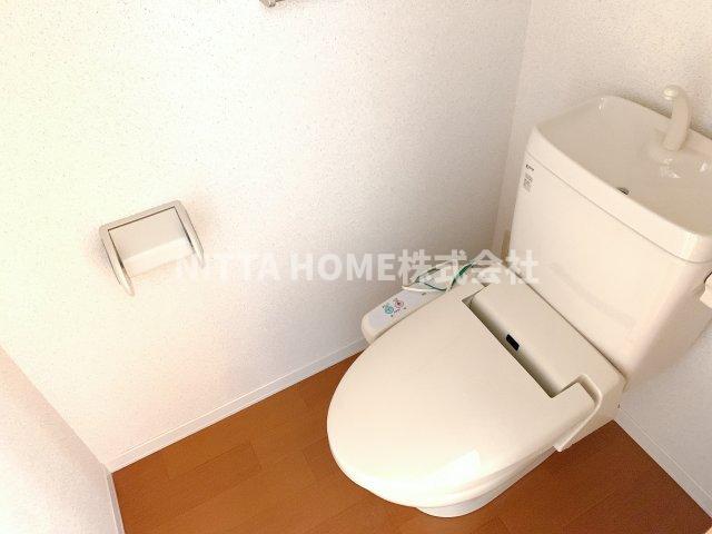 トイレ　暖房洗浄付きのトイレです○