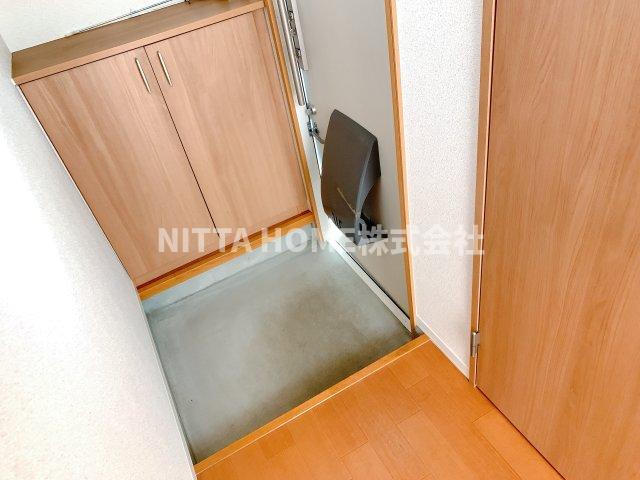 玄関　玄関も十分なスペースです＊