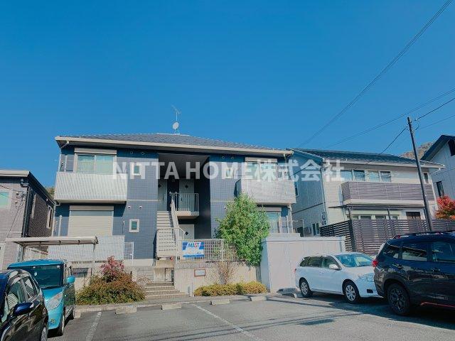 建物外観　駐車場２台無料付きです！！外部物置を設置済み(#^^#)