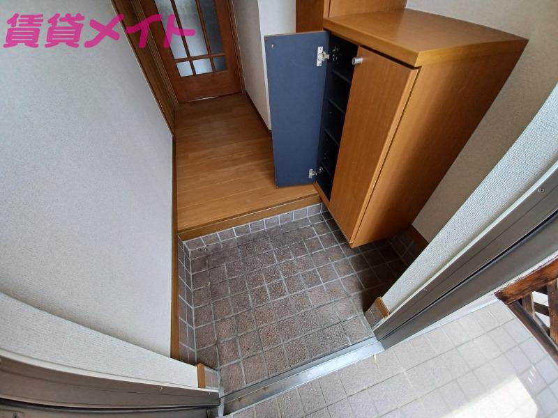 玄関　別部屋参考写真です。