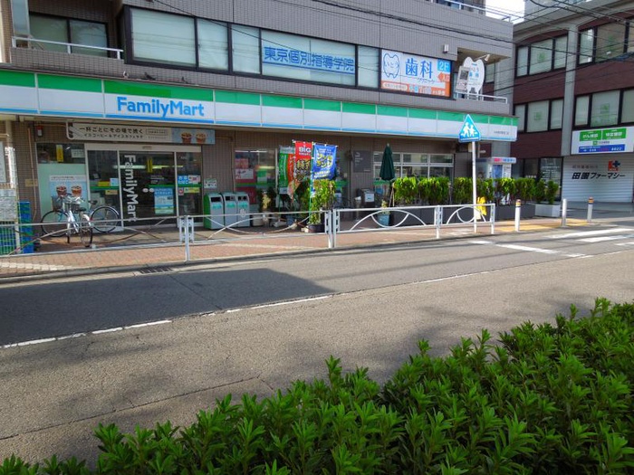 コンビニ　ファミリーマートサンズ中央林間四丁目店（コンビニ）まで92m