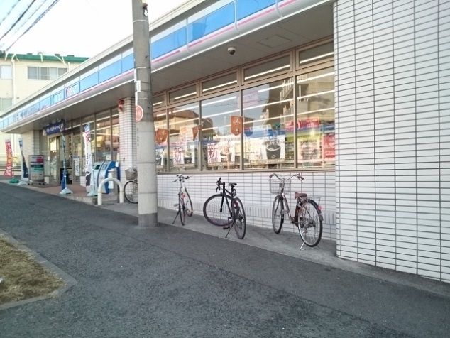 コンビニ　ローソン様（コンビニ）まで900m