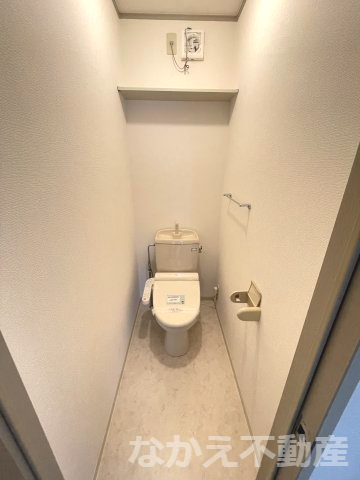 トイレ　落ち着いた色調のトイレです