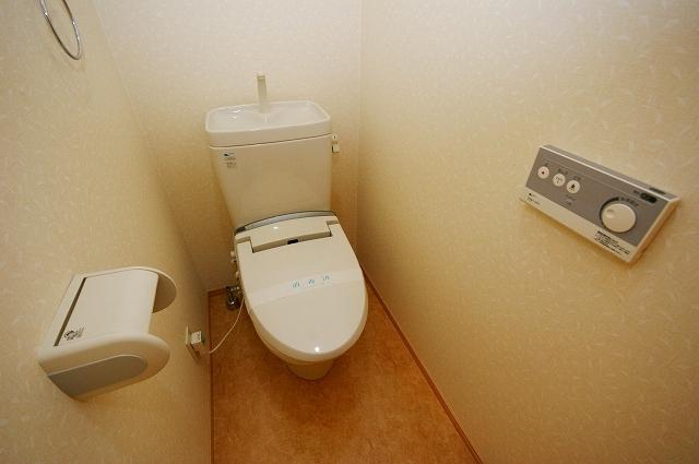 トイレ　落ち着いたトイレです