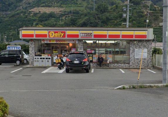 コンビニ　デイリーヤマザキ 下津町小南店（コンビニ）まで1360m