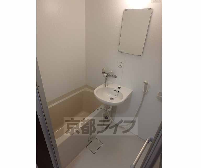 バス・シャワールーム　バスルームです。