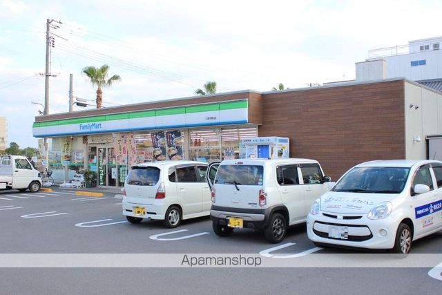 コンビニ　ファミリーマート三原港町店（コンビニ）まで437m