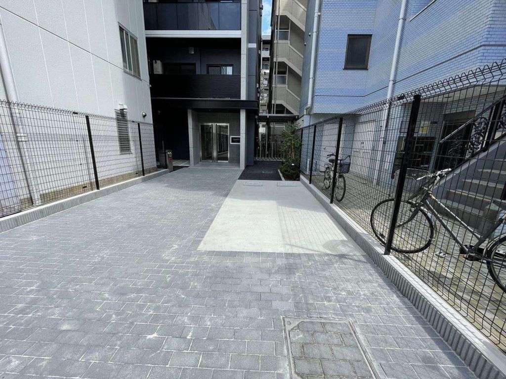 駐車場　庭