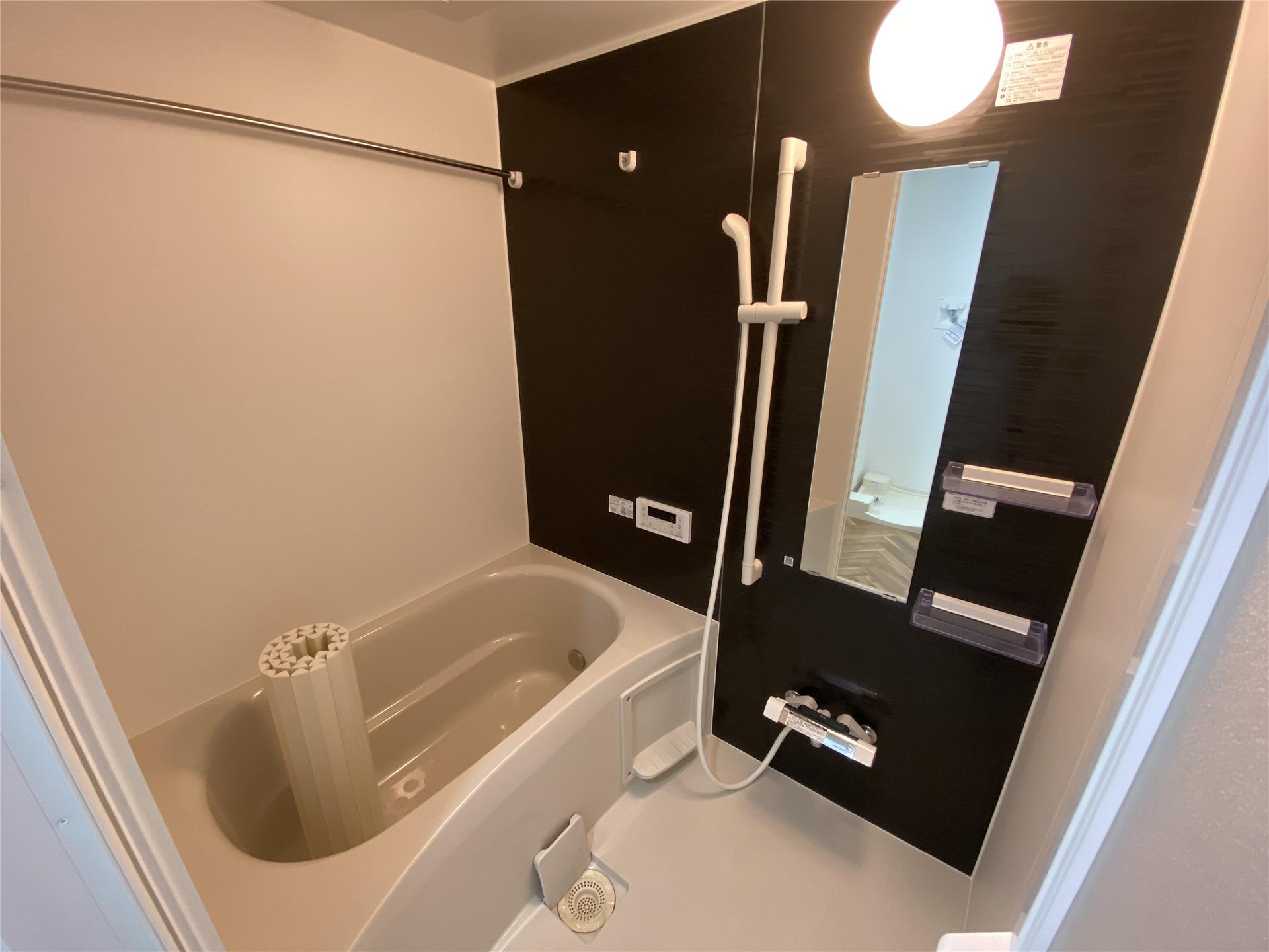 バス・シャワールーム　追焚・浴室乾燥機付きです