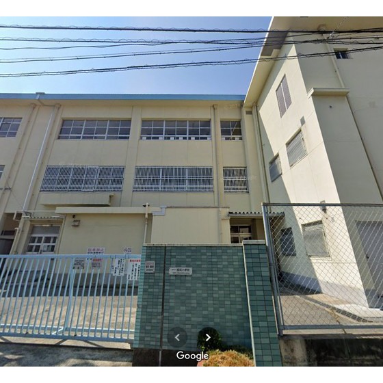 小学校　福岡市立那珂小学校（小学校）まで325m