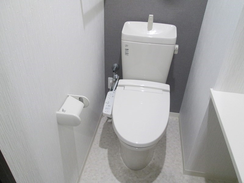 トイレ　温水洗浄・暖房便座