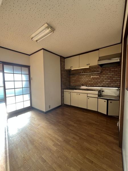 居室・リビング　明るいダイニングキッチン