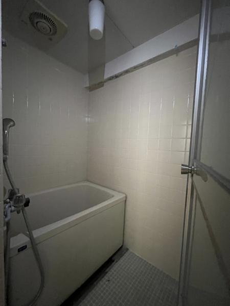 バス・シャワールーム　バスルームです