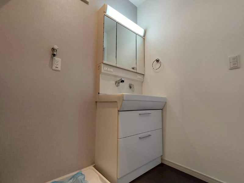 洗面設備　使い勝手の良い洗面化粧台。