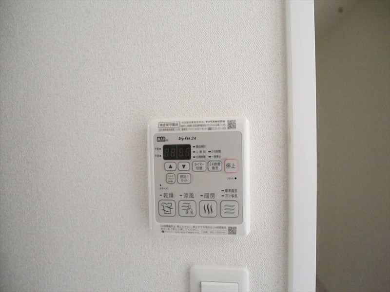 その他設備　浴室暖房乾燥機付き