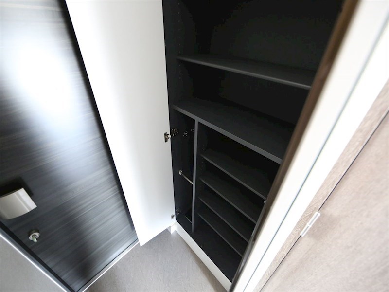 玄関　玄関　シューズボックス付（収納充実してます）