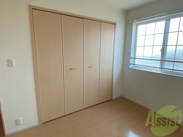 収納　６帖の洋室には大きなクローゼットがありますね