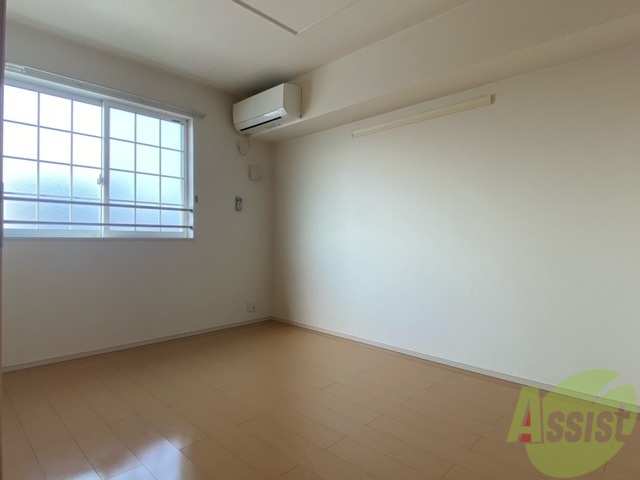 その他部屋・スペース　６帖の洋室は寝室に、こちらにもエアコンがあります