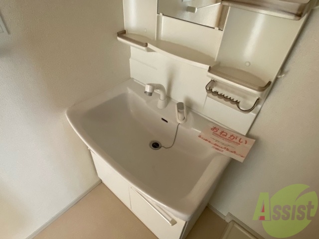 洗面設備　洗面化粧台です、毎日の身だしなみはこちらで